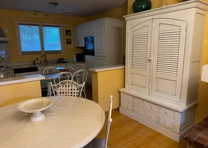 Дом отдыха Proche De Collioure Maison Au Calme Avec