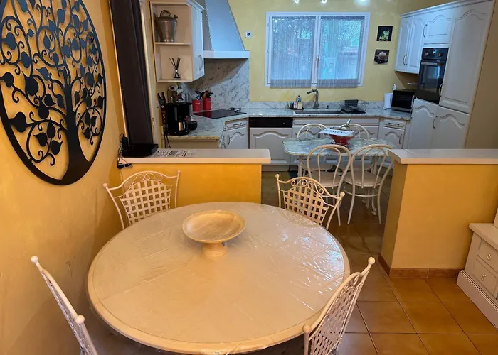 Дом отдыха Proche De Collioure Maison Au Calme Avec